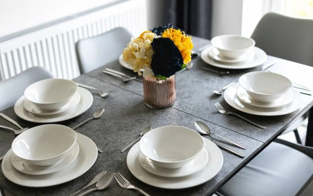 Skyvillion Vineyard Court, Enfield, 2 Bed, With Garden
