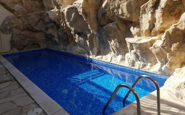 2 bedroom apartment E8 located pool level, sea view, FREE WIFI