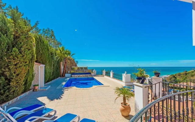 Villas Nerjazul - El Peñoncillo Beach