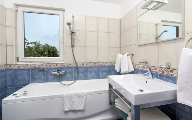 Jana Residence