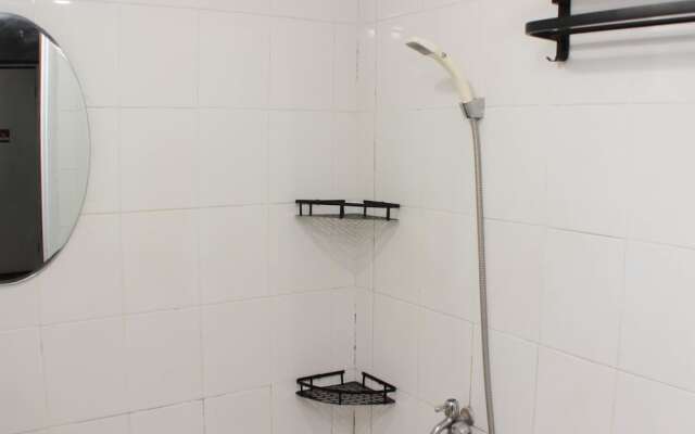 Comfort And Restful 2Br At Bassura City Apartment