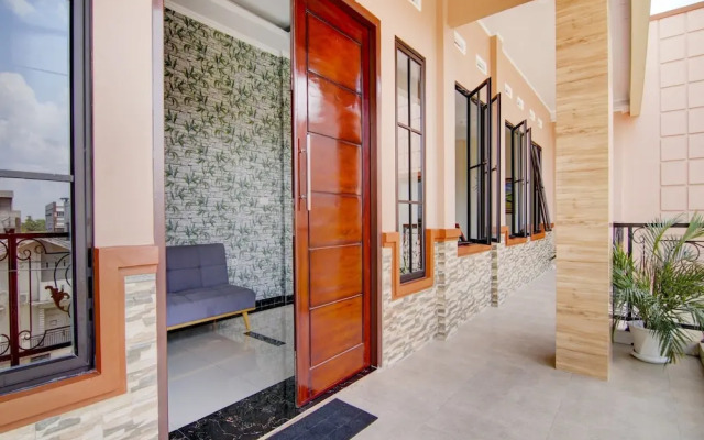 The Shine Residence by OYO Rooms