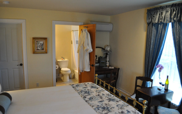 The River Belle Inn