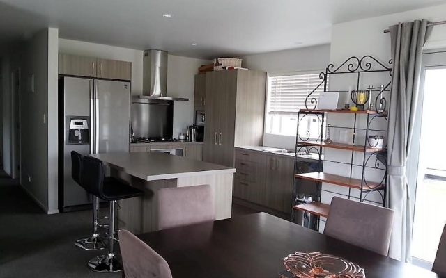 Cosy Mangawhai House – Kitchen – Mangawhai Heads
