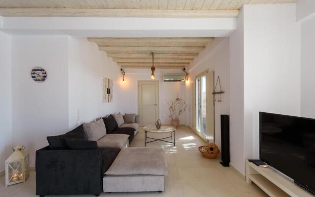 Cycladic Breeze Villas