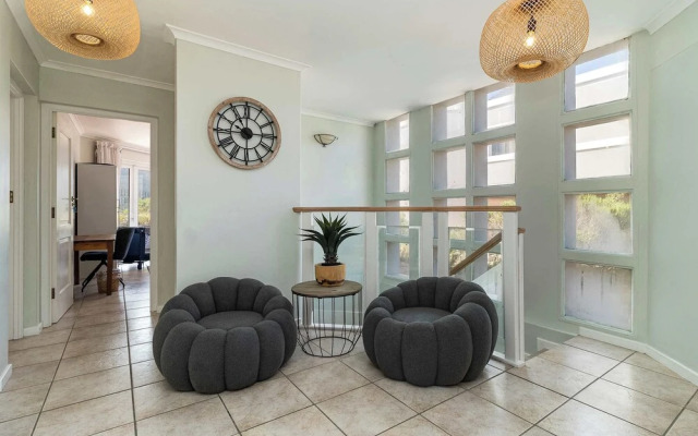 Beachfront Villa Sea Breeze ,hout Bay