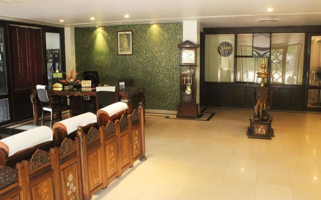 OYO 1839 Hotel Royal Inn