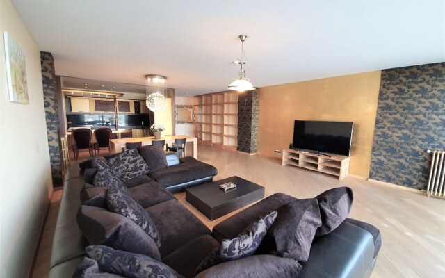 WINWINSTAY Exclusive Apartments by River Daugava