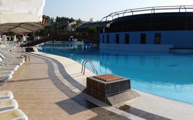 Oz Hotels İncekum Beach Resort