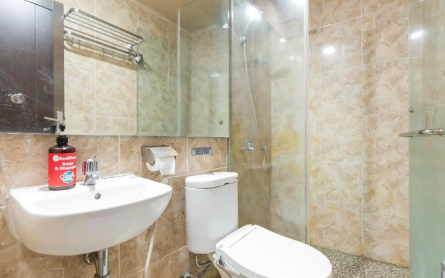 RedDoorz near Halim Perdanakusuma 3