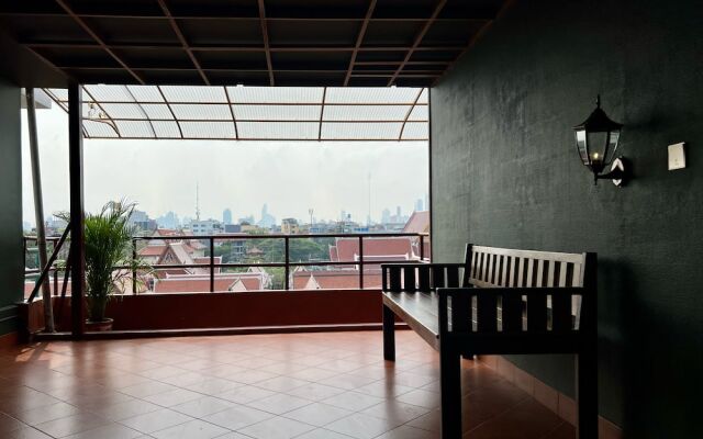 Cha Na Stay at Merry V