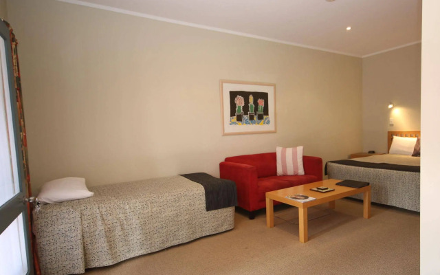Spinnaker Motel