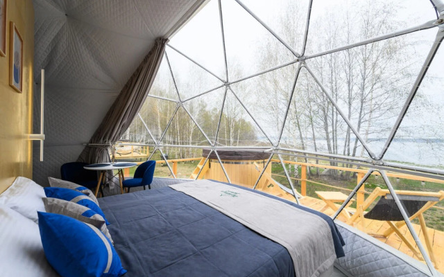 Холидей Форест