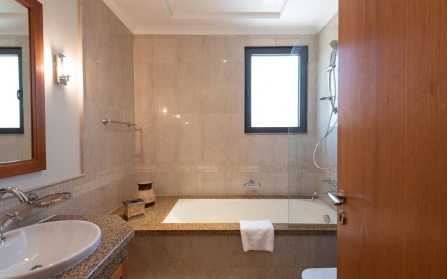 Maison Privee - Luxury 5BR Villa with Private Pool and Beach