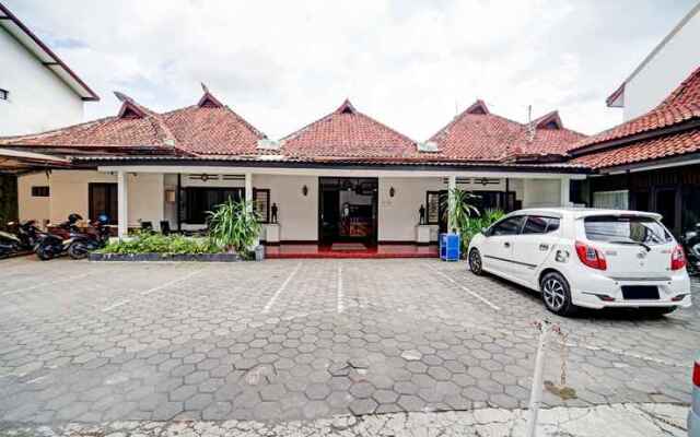 OYO 90676 Oryza Hotel