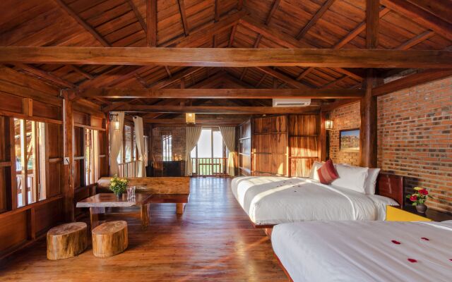 Wooden Lodge Homestay