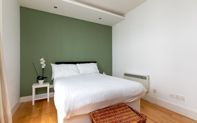 Holloway Road Apartments (Peymans)