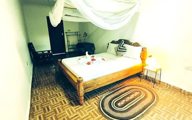 zanzllywood hotel and apartments