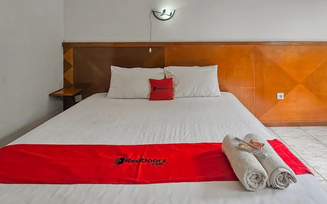 RedDoorz at Hotel Kumala Pelabuhanratu – Guest Rooms – Cikakak