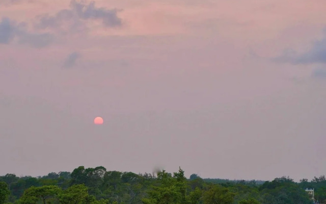 Poolside Seaview Studio With Infinity Pool & Overwater Deck Near Airport, 1st FL