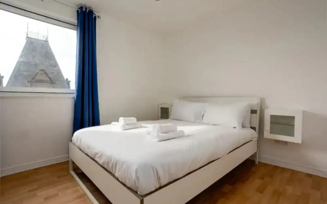 Stylish 2 Bedroom Apartment Near the City Centre