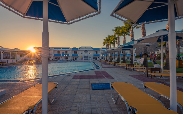 Mammis Beach Hotel