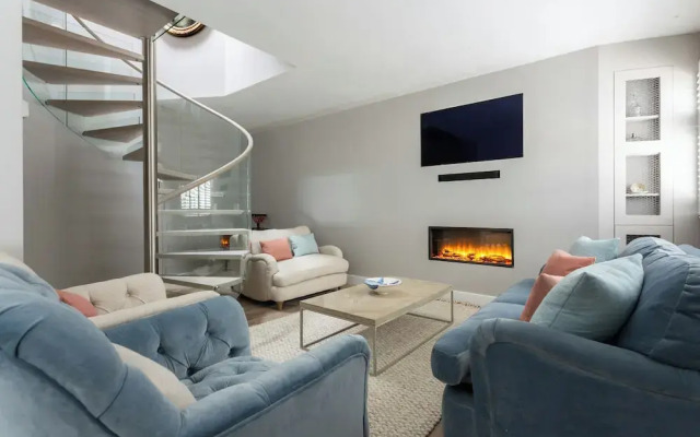 Bathurst Mews II by Onefinestay