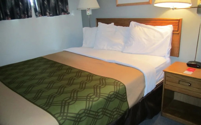 Econo Lodge Inn & Suites Cranbrook