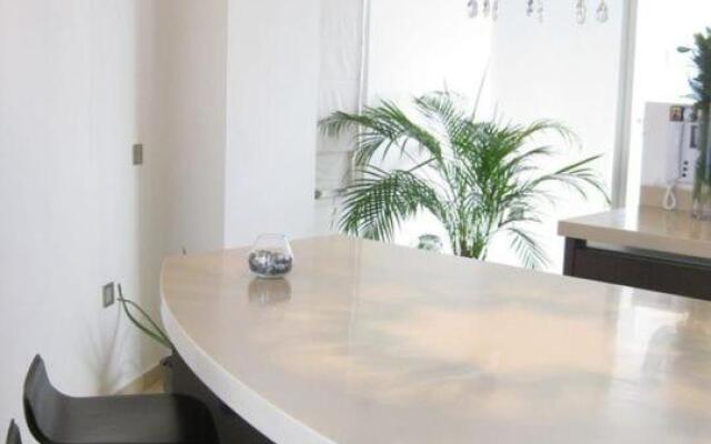 3b Pool Penthouse private hot tub - Larnaca center