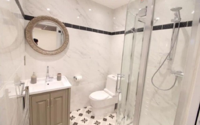 Modern apt close to Paddington station / sleeps 3