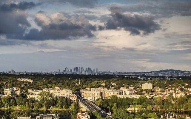 Pavillon Henri IV Hotel Restaurant Gastronomique Terrasse