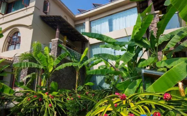 Xishuangbanna Lanzhu Villa Hotel