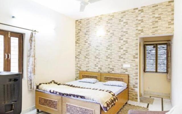 1 BR Guest house in Bhimtal, by GuestHouser (C01D)