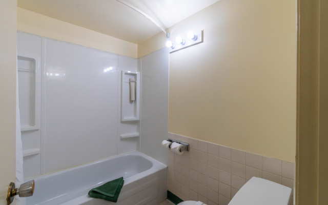 Canadas Best Value Desert Inn & Suites Cache Creek