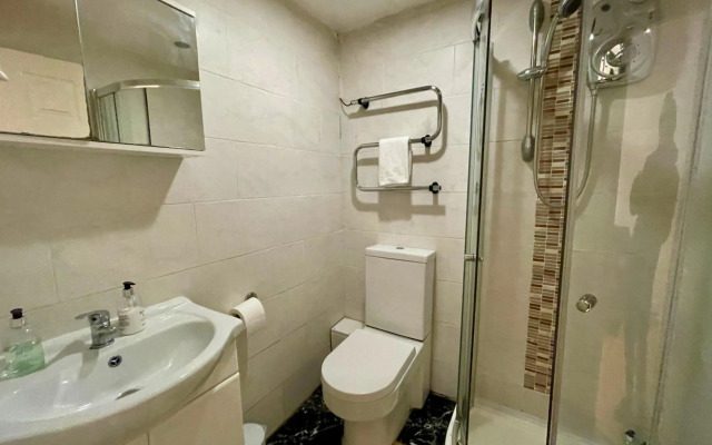 Bute Park Apartment w/ Heating + Private Bathroom