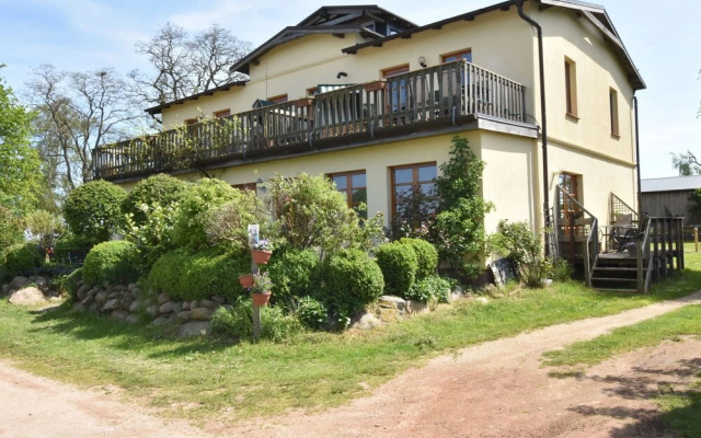 Spacious Apartment in Stove with Waterfront