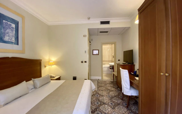 Akropolis Hotel