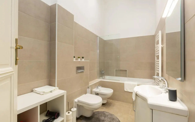 SUPER CENTRAL 2BR-2BT with Balcony&View&Sauna&Jacuzzi