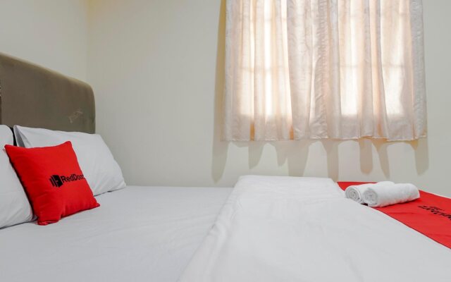 RedDoorz @ Jalan Biak Roxy Jakarta