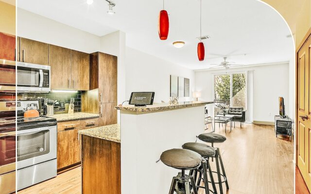 Downtown Midtown Apartments by NUOVO
