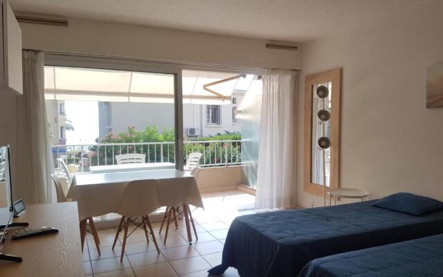 Appartement Saint-Raphaël, 1 pièce, 2 personnes - FR-1-466A-16