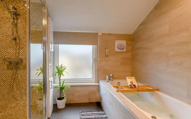 Nirvana Apartment Sunniest Spot in Scarborough