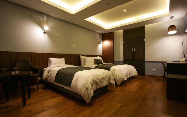 Karak Tourist Hotel