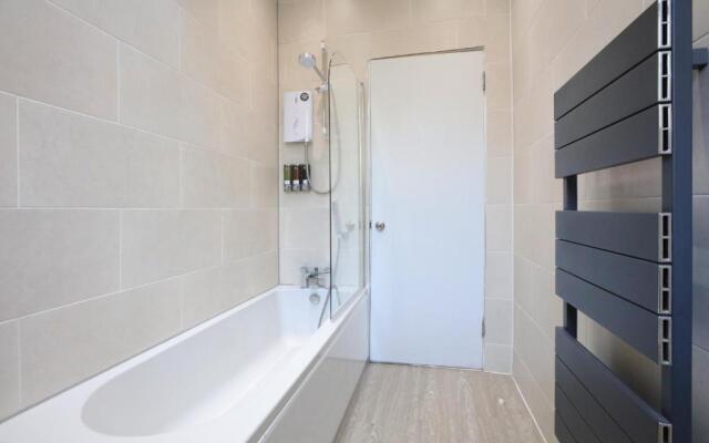 Edinburgh City Central Apartment Sleeps 6 Free Parking