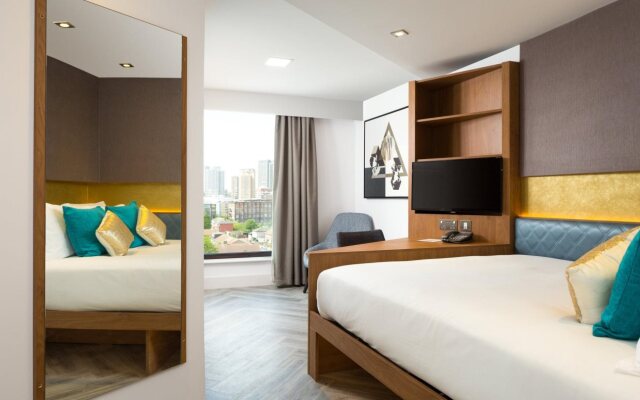 Roomzzz London Stratford