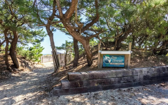 SEA Strand Court 3 #22