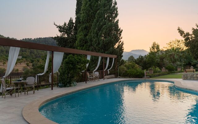 Rondaia Suites & Villas