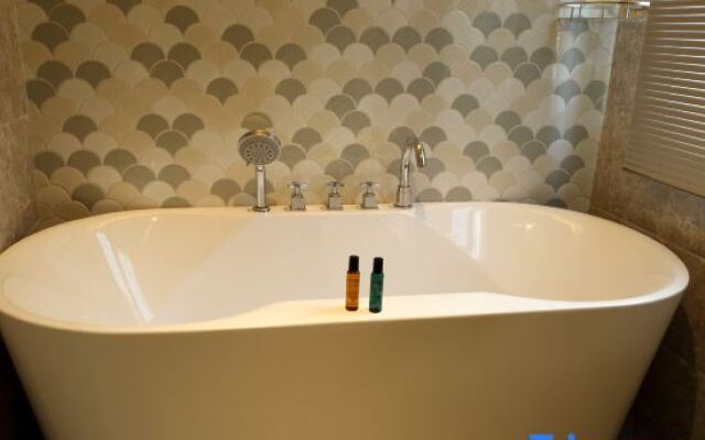 Xiamen Baihaishu Hotel (Huanghua Beach, Huandao Road)