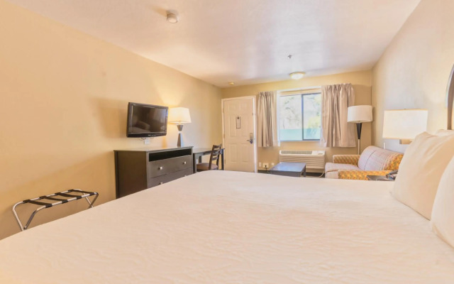 The Oakhurst Inn at Yosemite