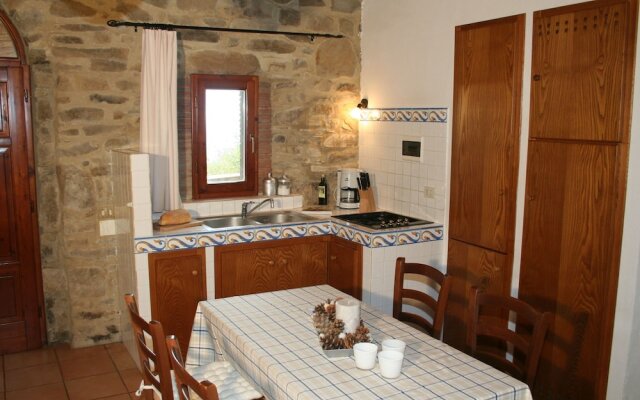 Pretty Holiday Home in Gaiole in Chianti With Pool and Garden